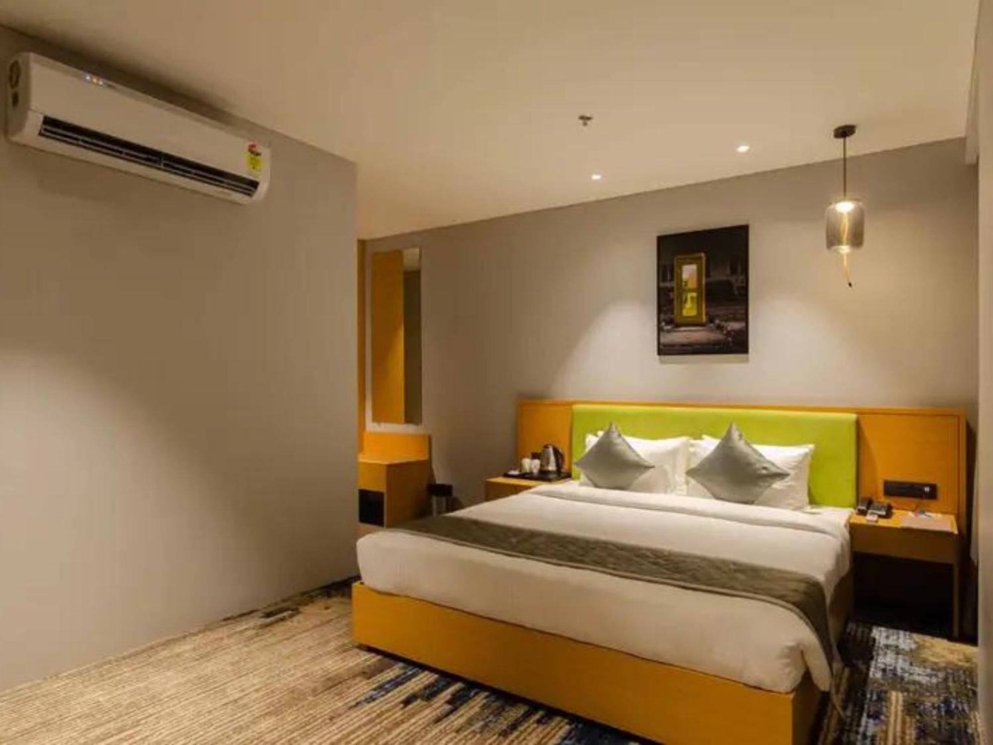 The Amore Surat Hotel Exterior photo