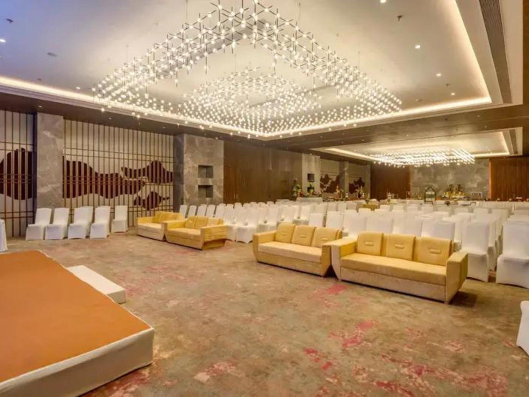 The Amore Surat Hotel Exterior photo