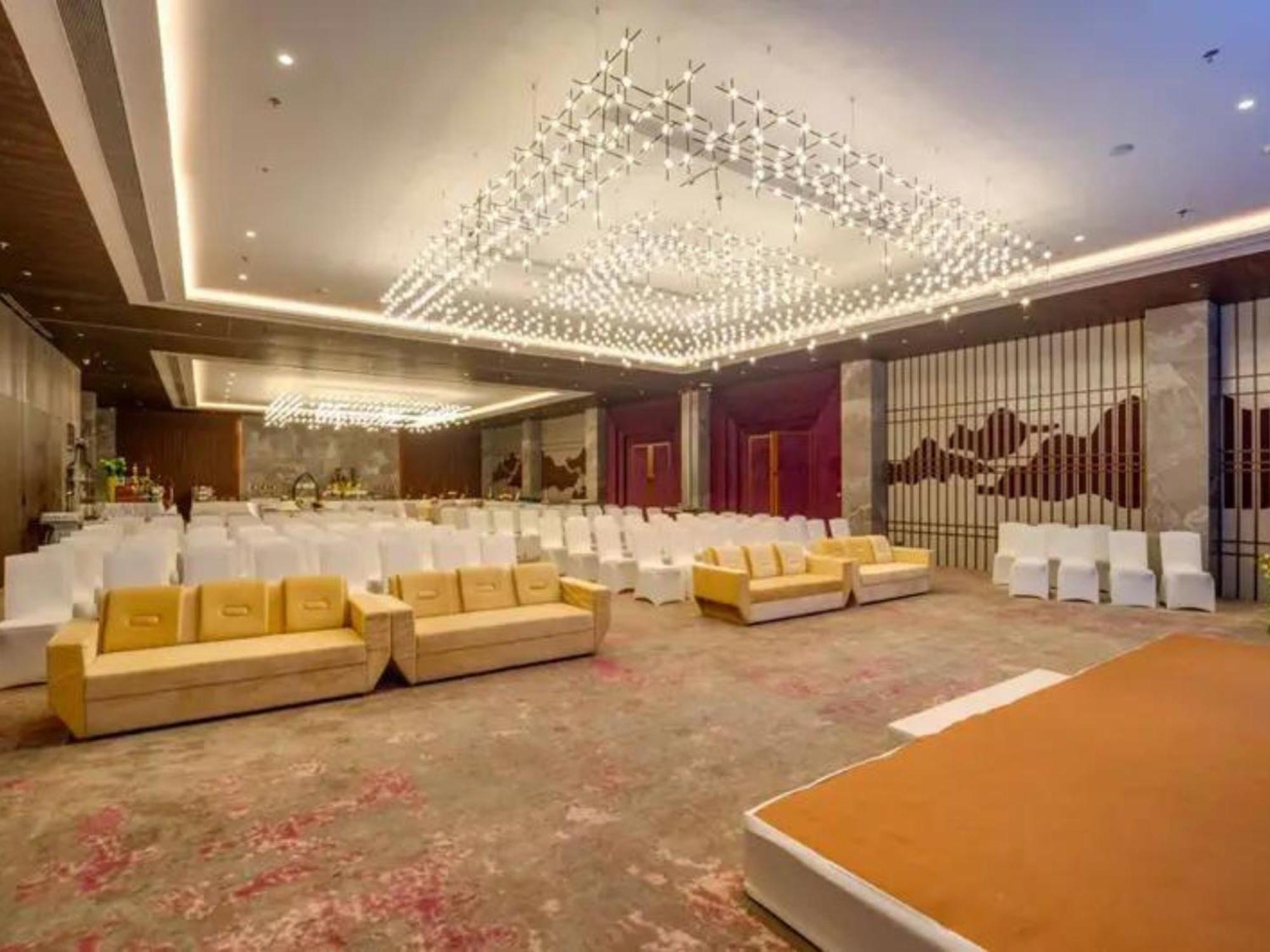 The Amore Surat Hotel Exterior photo